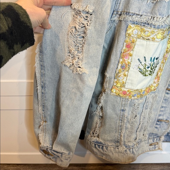 NWOT POL Oversized distressed, patchwork Denim Jacket - Picture 5 of 10